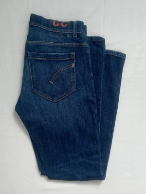 Dondup George - Snygga jeans ifrån Dondup. Modellen är George och storleken är W33. 9/10 skick 