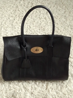 Svart Bayswater handväska oldmoney  - Klassisk svart Bayswater handväska.Skriv gärna om du är intresserad 💕