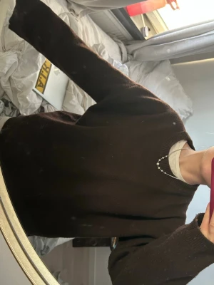 Mörkbrun stickad tröja - Mysig mörkbrun stickad tröja från h&m❤️