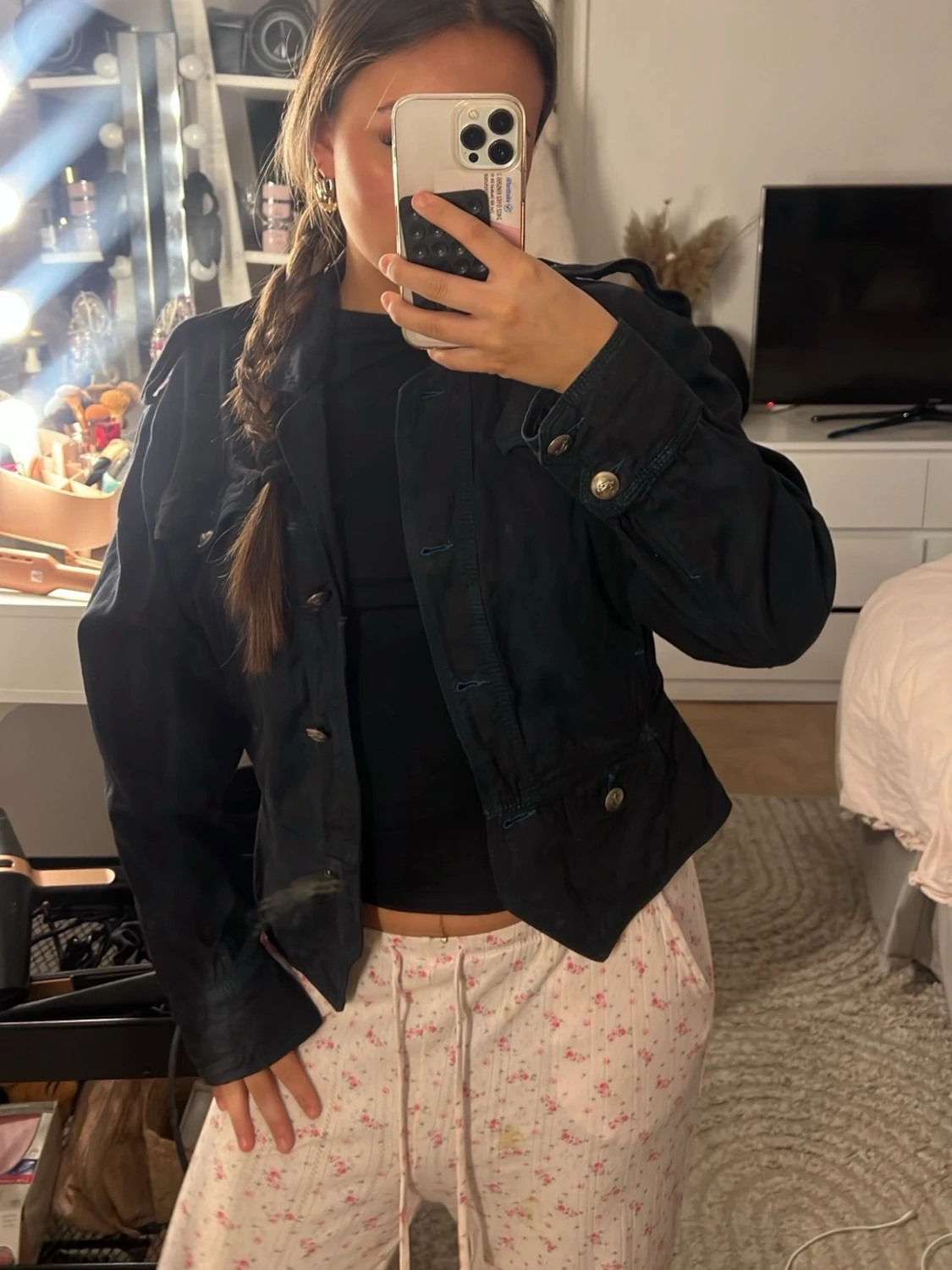 Svart jeansjacka med knappar