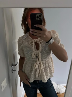 Krämvit blus - Ny från Gina i strl M💓