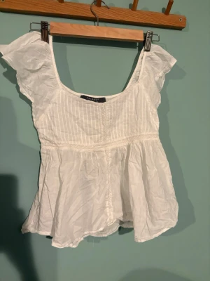 Vit blus från Primark - Använd fåtal gånger! 