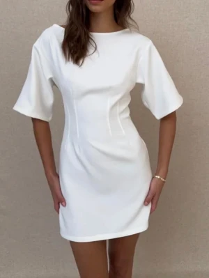 Vit klänning nelly - Säljer denna fina studentklänning då jag köpte fel storlek💓