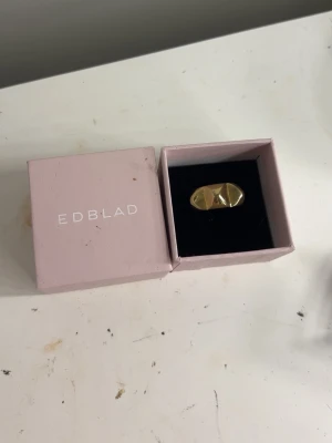 Edblad ring - Säljer då den är för stor för mig. jättebra skick