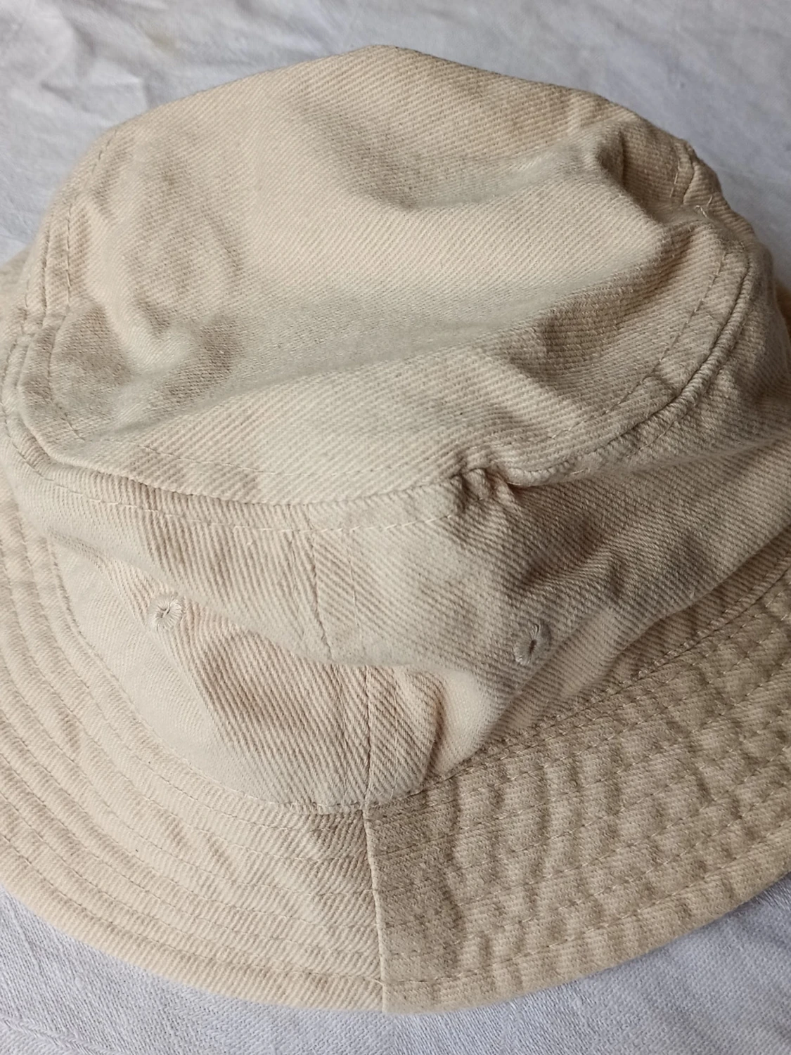 Beige bucket hat i bomull