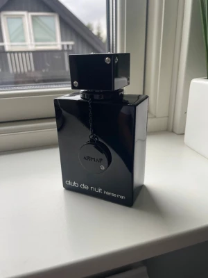 Club de nuit intense man - Helt ny club de nuit intense man som passar till alla tillfällen med en härlig citrus doft av sig. Den är 200ml. Även byten kan vara intressant!