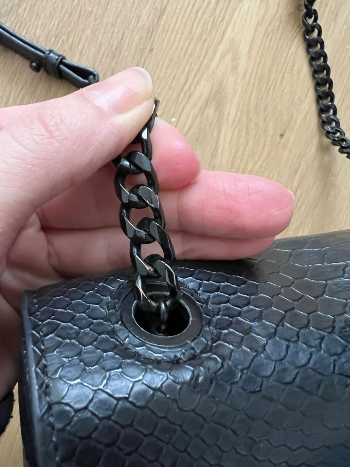 Svart axelväska Charles & Keith - 1