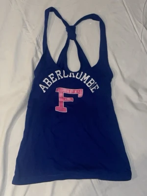 Blå linnetopp från Abercrombie & Fitch - Snygg blå linnetopp från Abercrombie & Fitch.