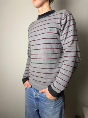 Morris tröja - En schysst Morris tröja. Mycket stilren och funkar perfekt över en skjorta.                 Storlek xxl men sitter som l/xl.                                                  Bara att skriva vid eventuella frågor😁. 