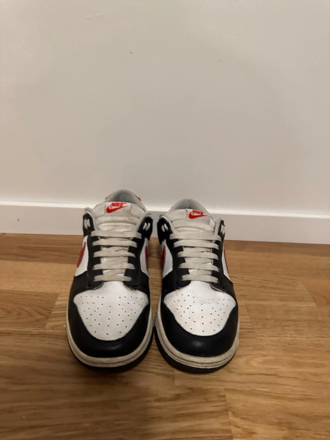 Nike Dunk Low svart/vit/röd