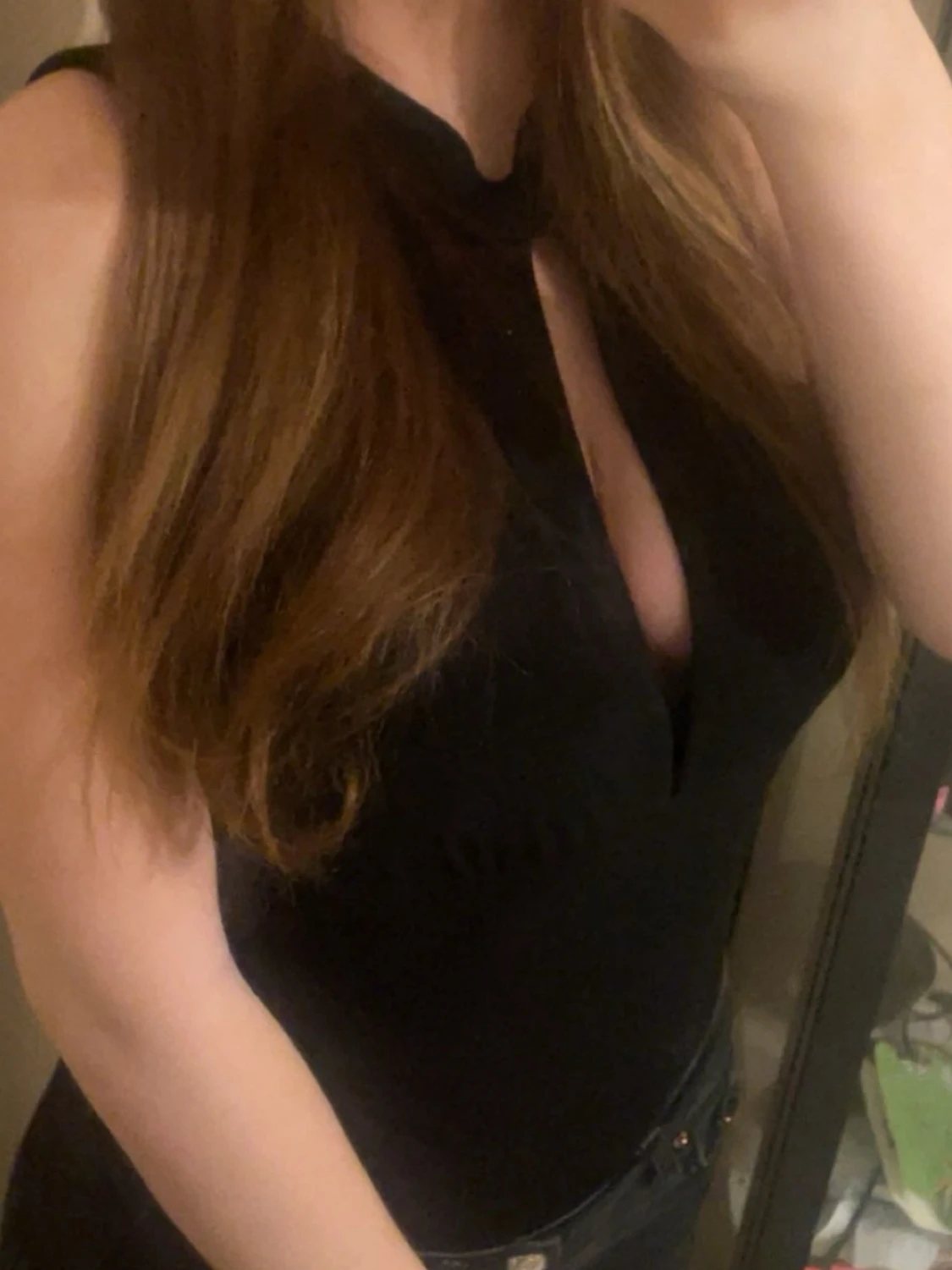 Svart ärmlös topp med v-ringning