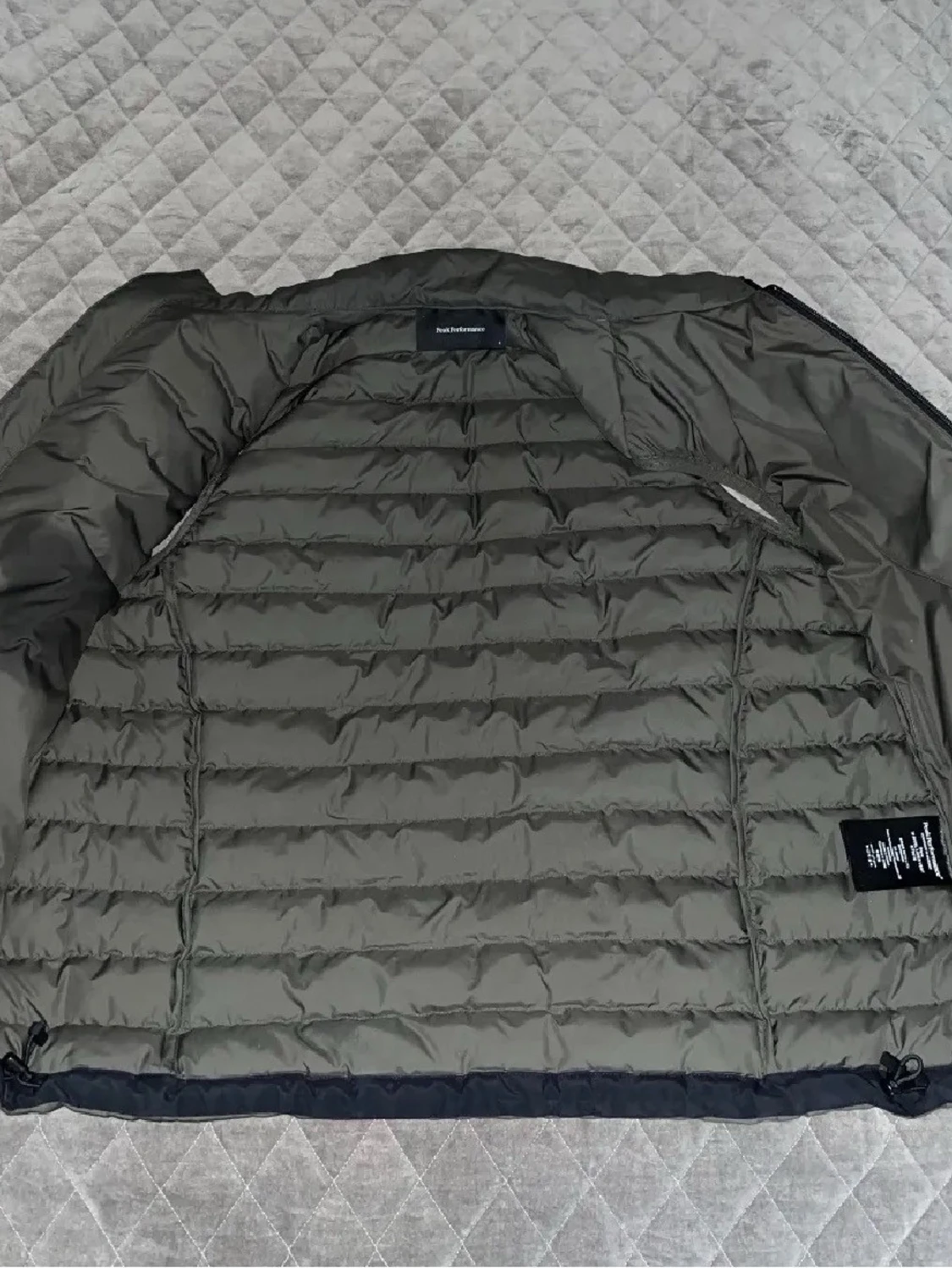 Olivgrön dunväst Peak Performance - 1