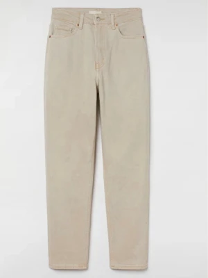 Beiga momjeans - Använda en gång. Nyskick. Mer ljusbeige i verkligheten.  Bilderna gör färgen orättvis. 💛 Nypris 499kr