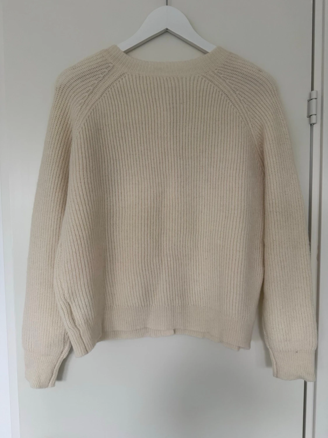 Beige kofta med hjärtknappar - 1