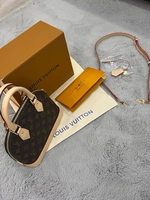 Louis Vuitton väska - Säljer min lv väska som är helt felfri, pris kan diskuteras skriv för mer info❤️