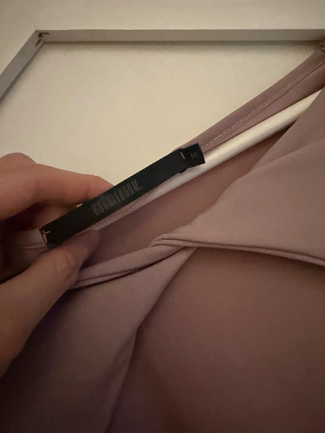 Ljuslila omlottklänning med cut out - 3