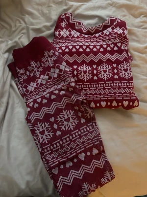 Underställ/pyjamas från rusta  - Populära settet från rusta, super mjukt o skönt s/m, kommer inte till användning löngre ❤️