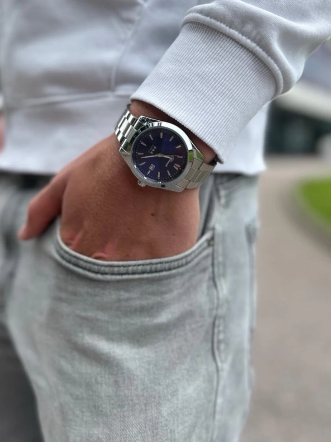 Silverfärgad Doventi klocka med blå urtavla - 2