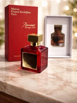 Maison Francis Kurkdjian, Baccarat Rouge 540 Extrait de Parfum - -Parfymen är oanvänd.  -Den är original.  Den kan både passa för dam/herr.  Skickar samma dag när den beställs.  