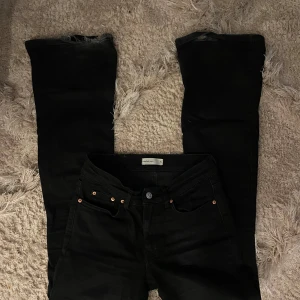 Jeans gina tricot - Storlek 34 midwaist bootcut