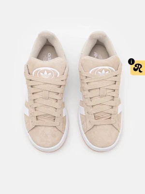 Campus - Ett par jätte snygga campus adidas beige skor! Bilder på kan jag skicka privat vid intresse. Jätte bekväma och passar perfekt till sommaren nu🥰🙏☀️ 