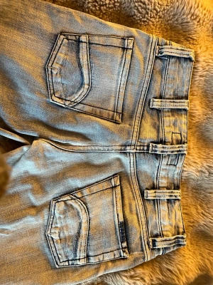 Lågmidjade jeans  - Så fina jeans från Freesoul som är i storlek xs-s. 