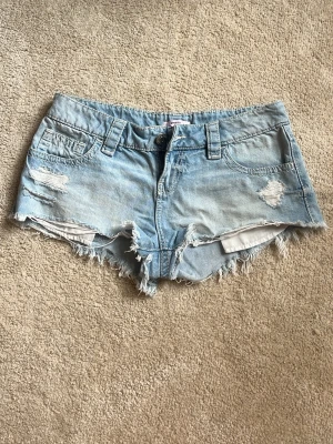 snygga shorts - trendiga och snygga shorts från Gina Tricot, helt oanvända och i jättefint skick! 💖