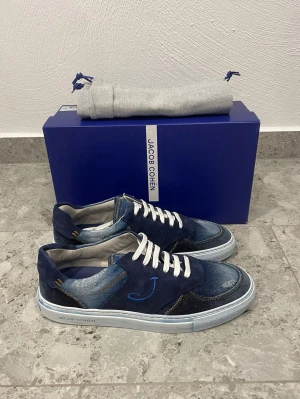 Helt Nya Jacob Cohën Sneakers - Helt Nya Jacob Cohen Skor || Storlek 42,5 || Nypris ca 7000kr || Mitt pris 3299kr || Box och Dustbag medföljer vid köp || Tveka inte på att höra av dig vid frågor eller funderingar 