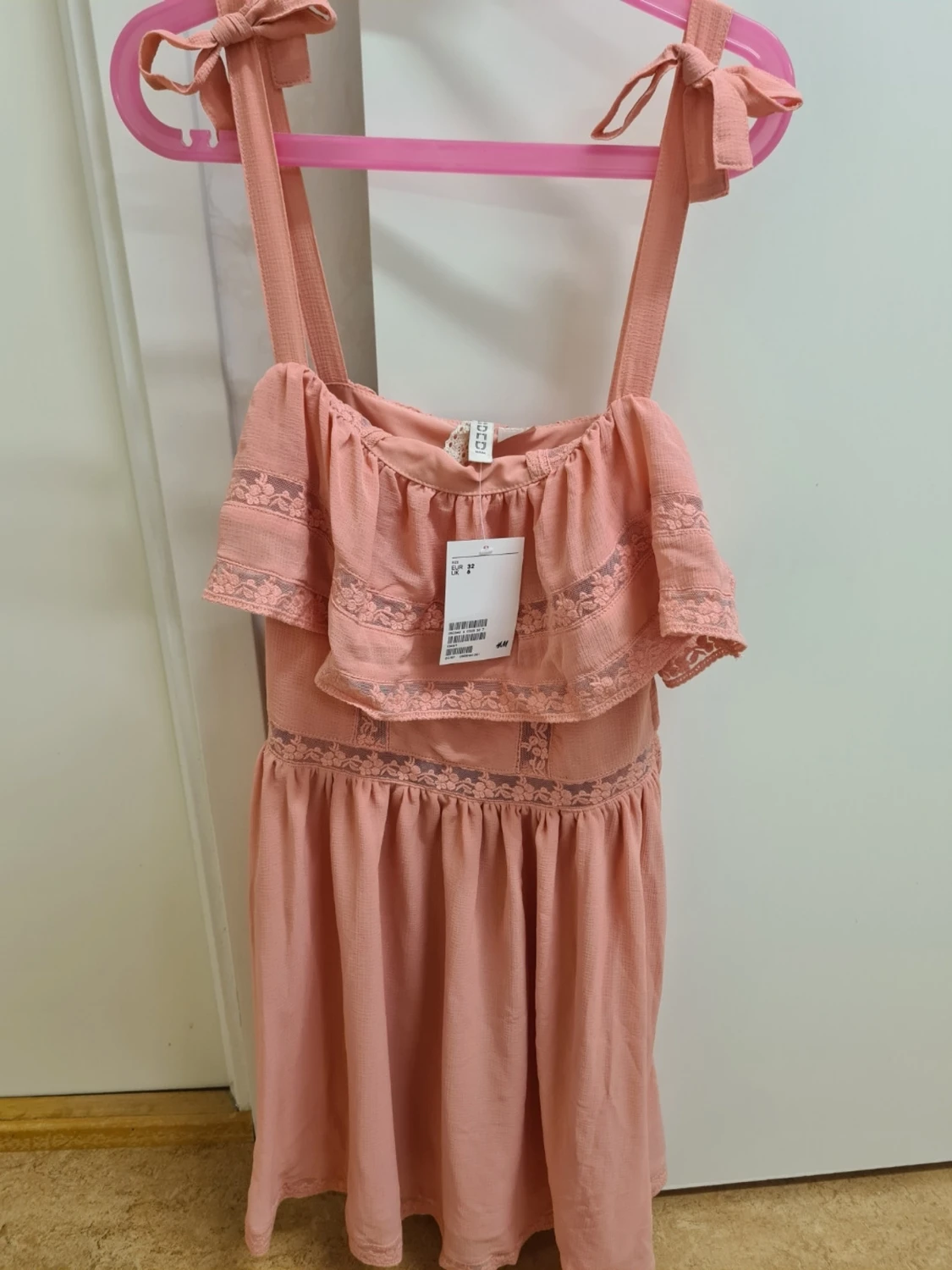 Rosa klänning med volang från H&M 32 - 2