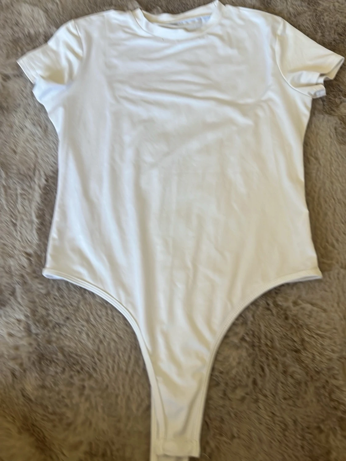 Vit kortärmad body