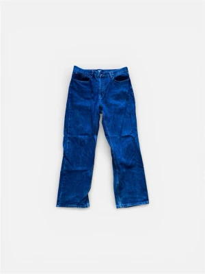 Blå Carhartt Jeans  - Blåa Baggy Carhartt Jeans, knappt använda och i jätte bra skick (10/10) Top kvalité. Är sköna och varma när det är lite kyligt ute.  Storlek L-XL ( W:34 L:36 )