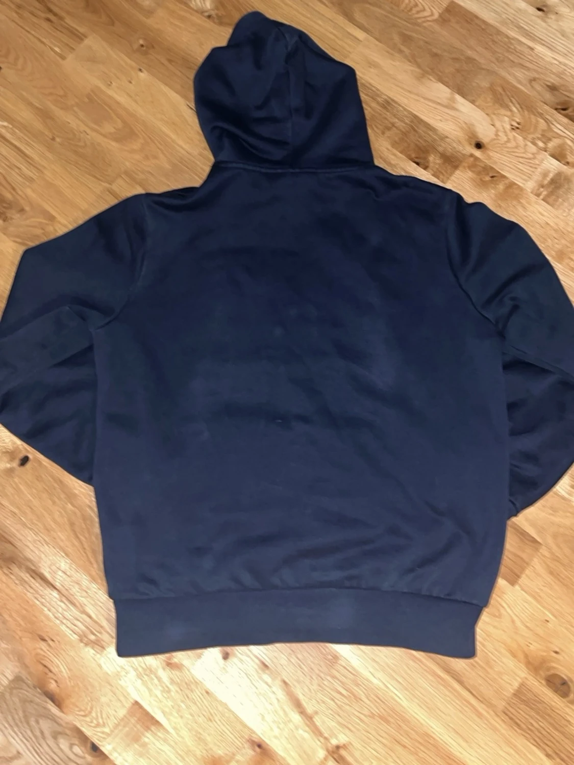 Mörkblå hoodie från Peak Performance - 3