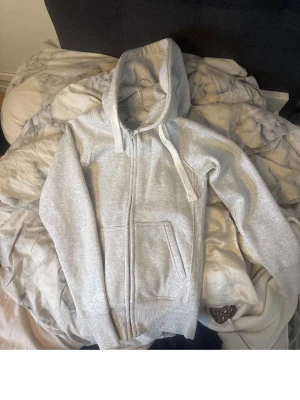 Grå russemerch  - 💕