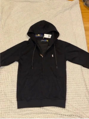 Polo tröja M storlek priset kan diskuteras  - Jag säljer en ny polo hoodie för biligt pris