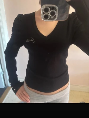 Guess långärmad tröja - Oanvänd guess långärmad tröja. Äkta.