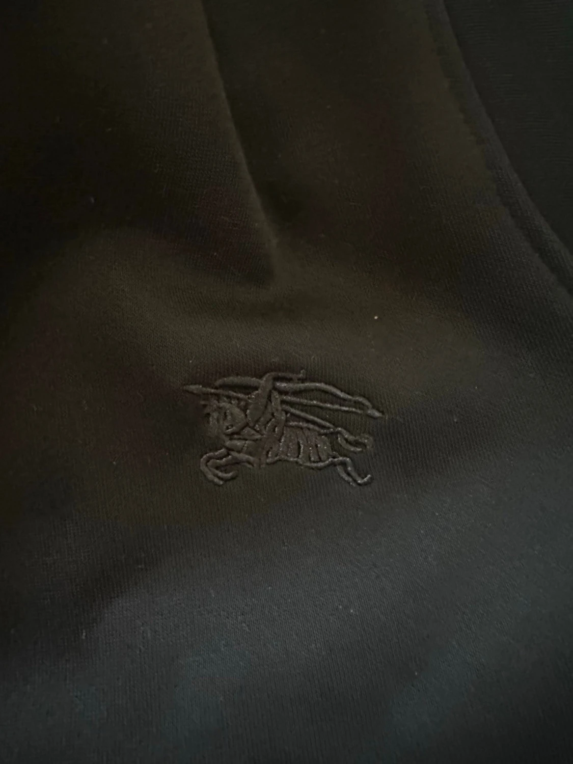 Svart hoodie med klassiskt rutmönster  - 3