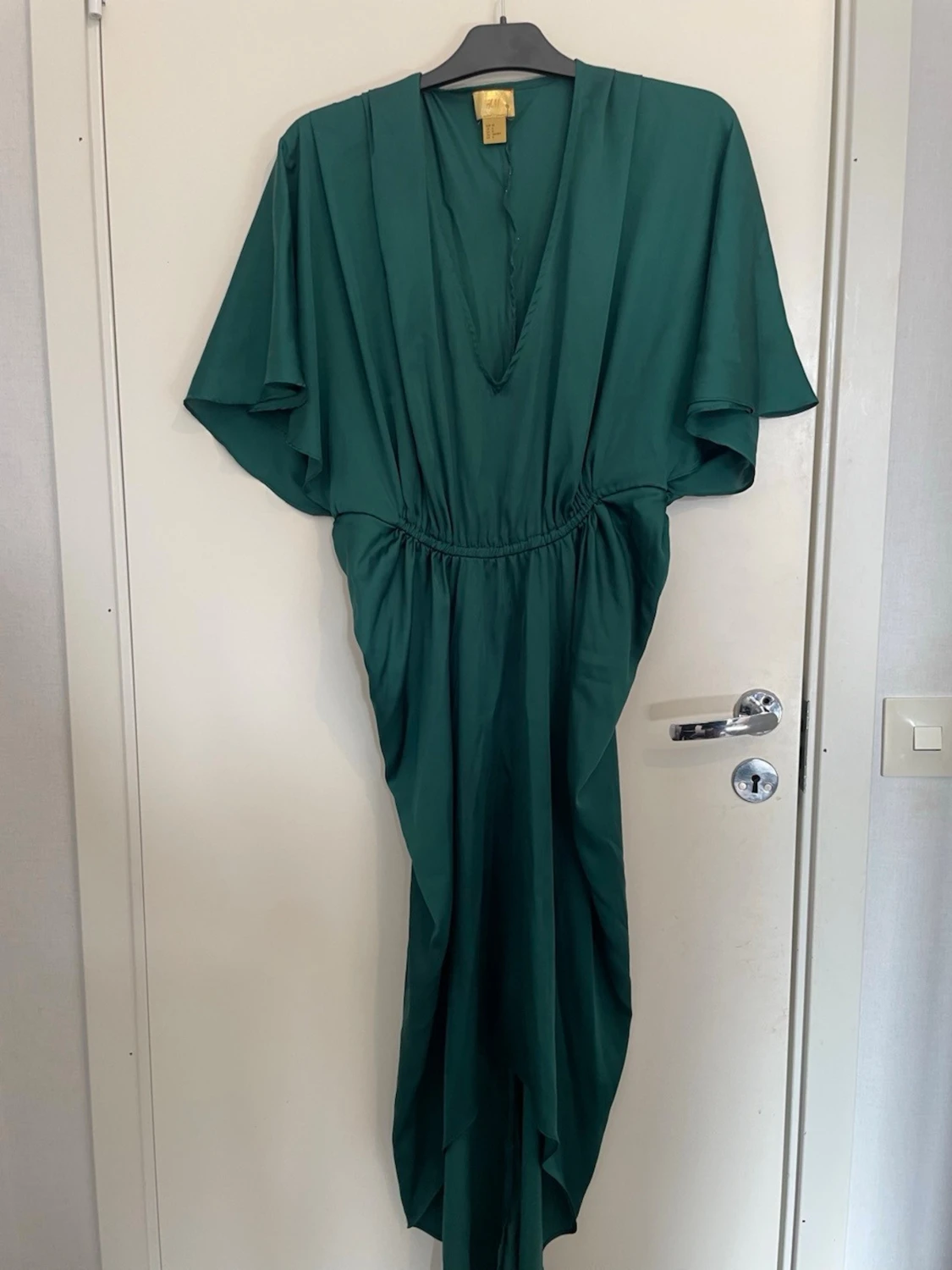 Grön långklänning med v-ringning