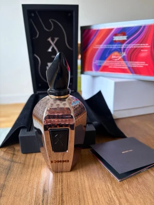 Xerjoff Toni Iommi Monkey Special 100ml - Otroligt långvarig parfym, den stora flaskan på 100ml. Mängd enligt bild, säkert 90ml kvar? 