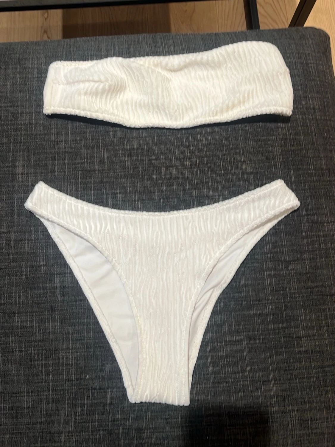 Vit bandeau bikini med struktur