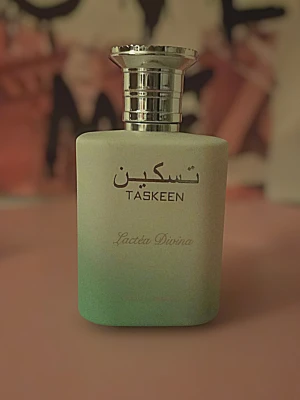 Taskeen Lactea Divina parfym - Hade inte tänkt att sälja denna men har andra likadana dofter därav säljer jag den, har använts 1 gång, saknar dock förpackning! 