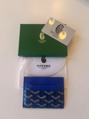 Blå plånbok  - Jag säljer en blå plånbok box ingår skriver gärna vid frågor 