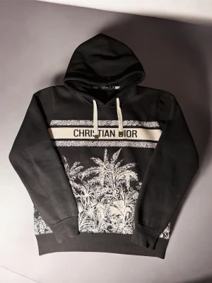 CD 💿 hoodie - Snygg cd hoodie bra skick använd 3 gånger max. 