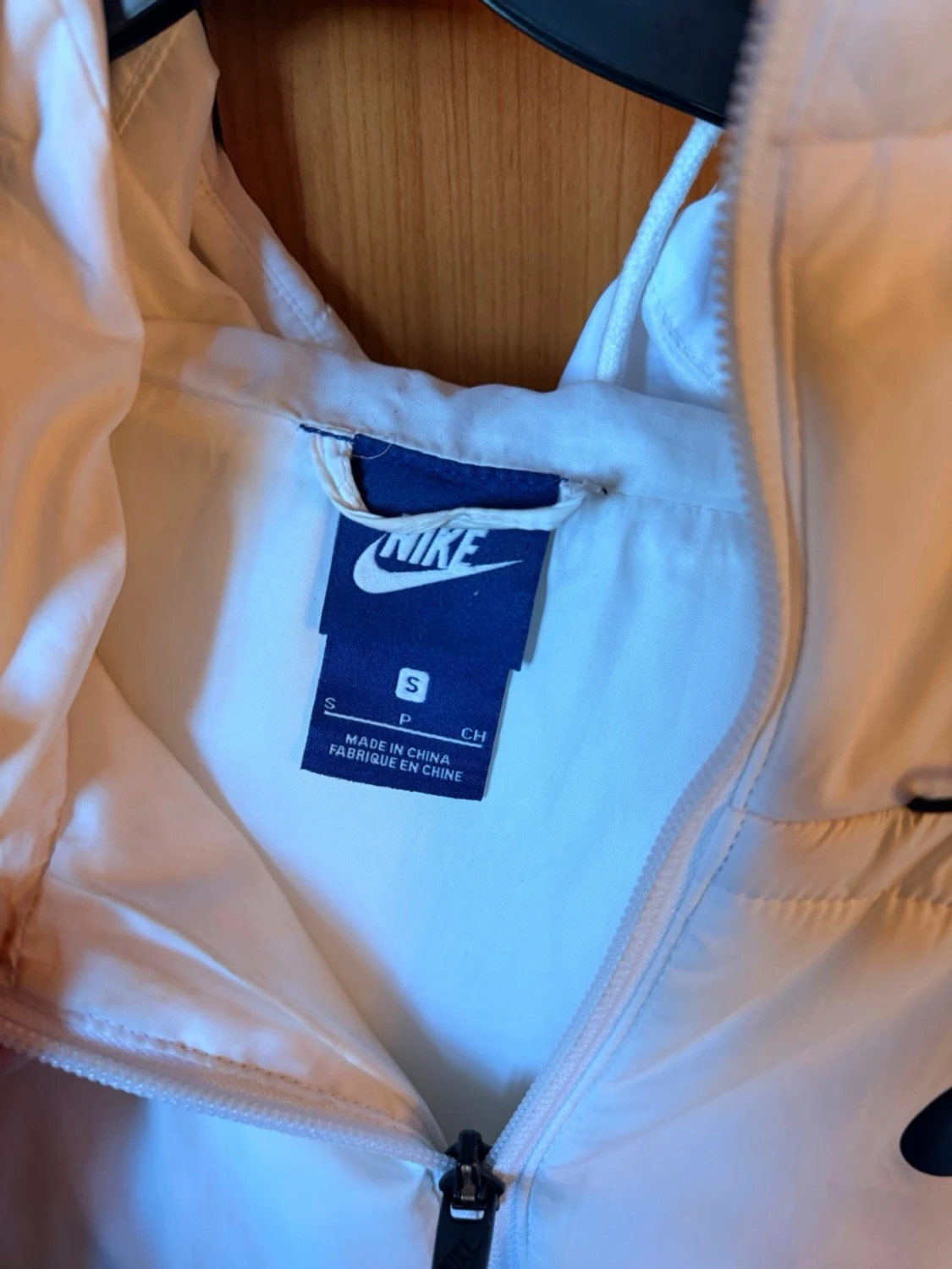 Vit pufferjacka från Nike med huva - 2