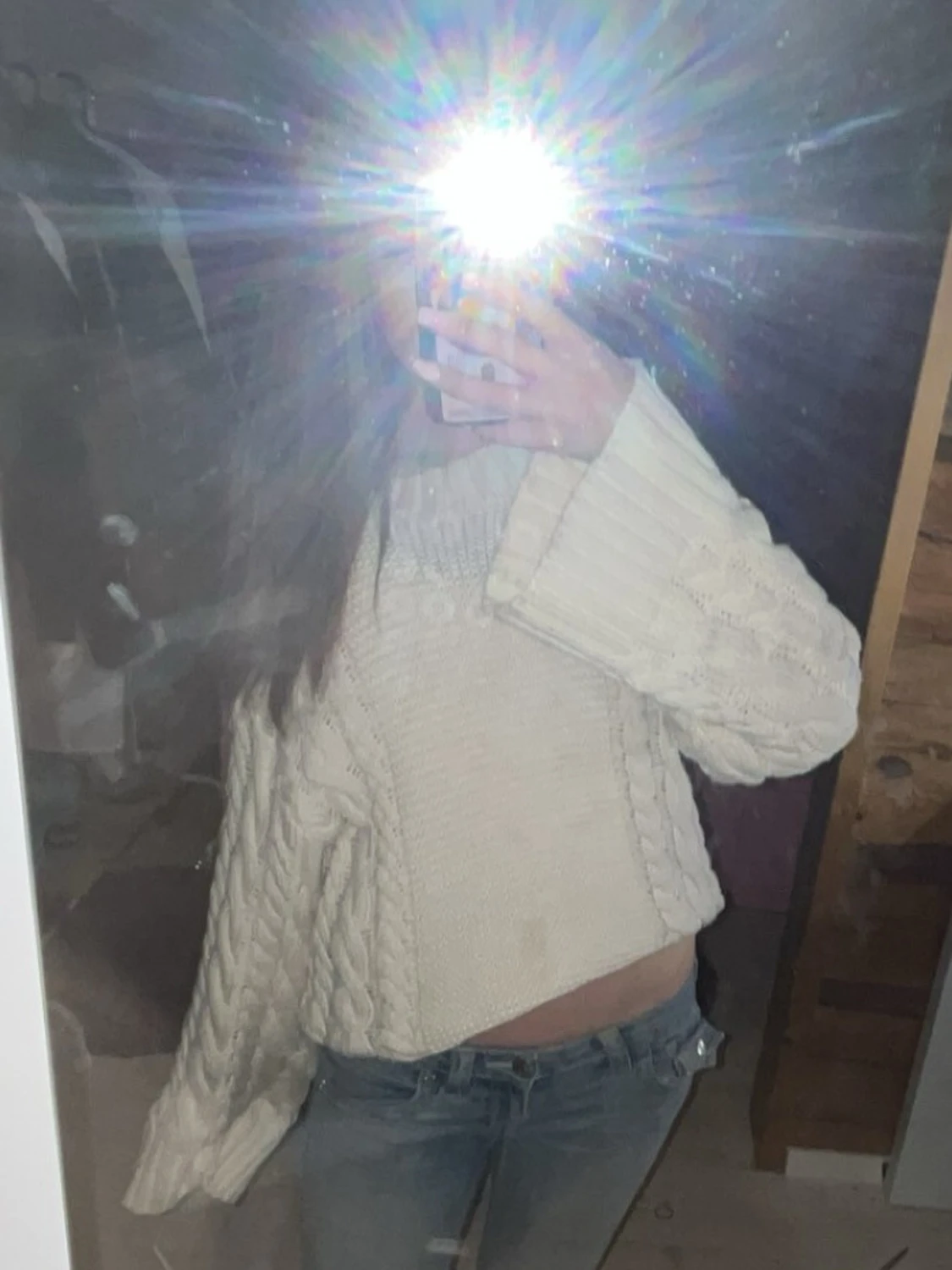 Vit kabelstickad tröja