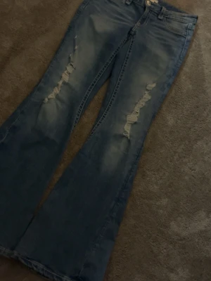 Bootcut gina jeans 🤞🏼🤞🏼 - skit snygga Gina bootcut jeans i storlek S på 14+! Typ nästan aldrig använd 😊 kom privat om ni vill ha bilder