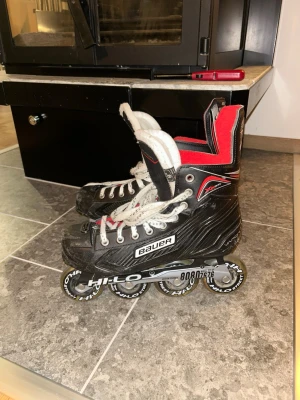 Bauer inlines med Hilo Street-hjul - Bauer vaper. Stolek 43