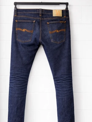  Nudie jeans lean dean - Säljer ett par mörkblå jeans från Nudie. Stilrena och utmärkt skick! Kom med frågor och funderingar! Skick 8/10 
