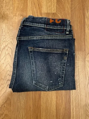 Dondup jeans - Dondup jeans i väldigt fint skick utan några defekter. Väldigt billigt pris så först till kvarn gäller! Storlek W31