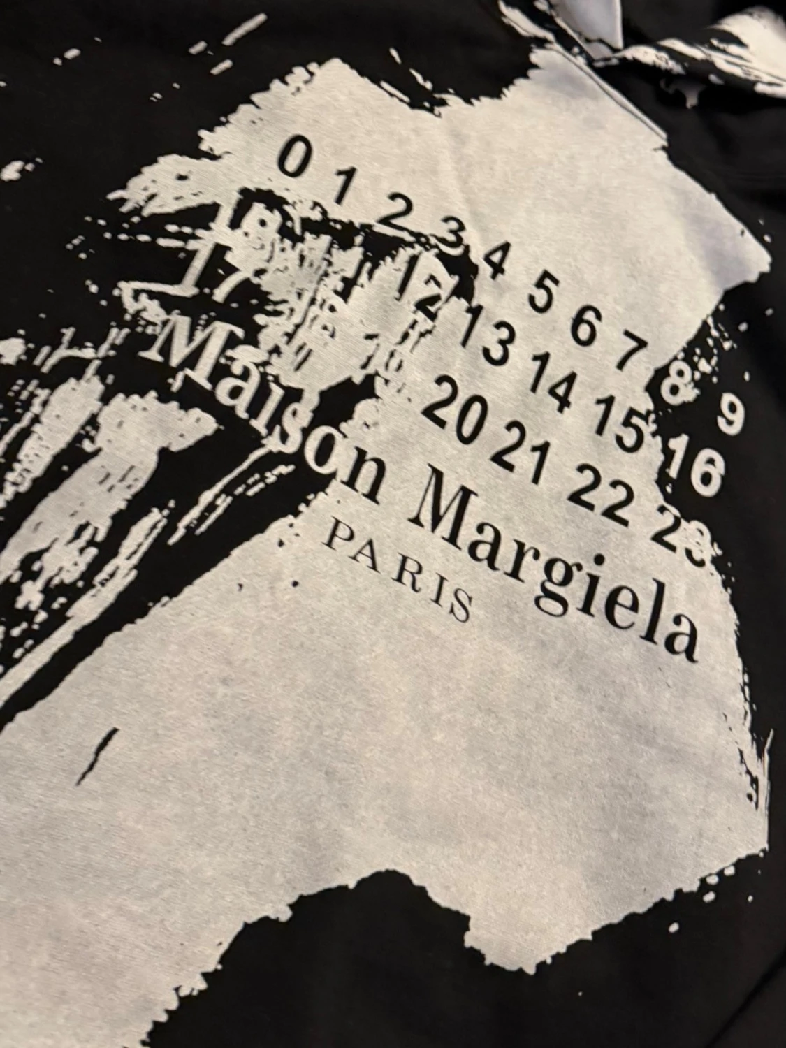 Maison Margiela svart hoodie med tryck - 1