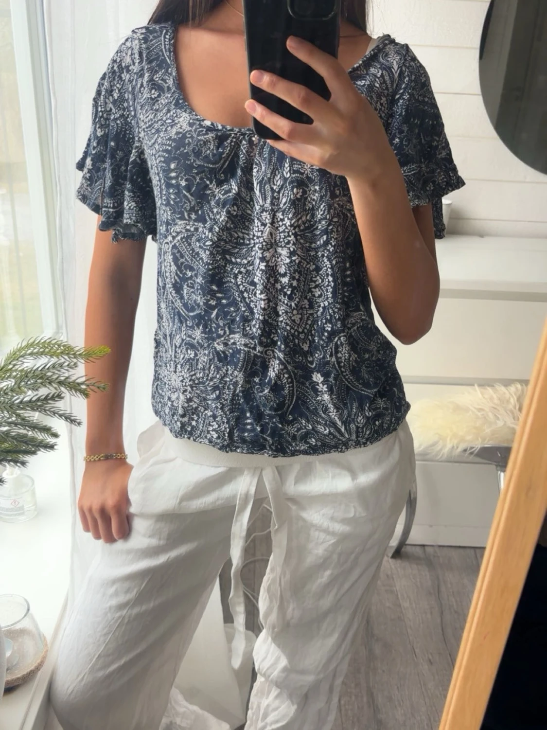 Blå t shirt med mönster